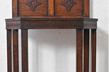 イギリスアンティーク　1920年頃　オーク材　幾何学模様が印象的なコンソールテーブル　(R-090004)