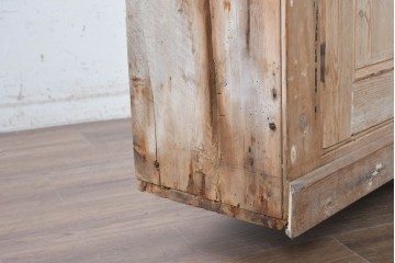 イギリスアンティーク　1920年頃　パイン材　奥行約34cm　素朴な木味が魅力の薄型サイドボード　(R-090005)