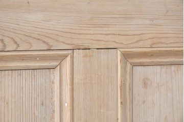 イギリスアンティーク　1920年頃　パイン材　奥行約34cm　素朴な木味が魅力の薄型サイドボード　(R-090005)