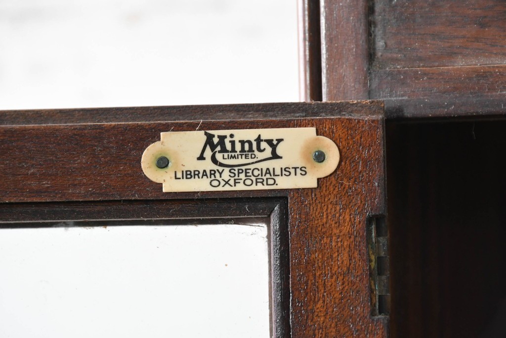 イギリスヴィンテージ　1950年頃　マホガニー材　Minty Limited(ミンティ・リミテッド)　縦にすらりと伸びる端正なフォルムのスタッキングブックケース　(R-090007)