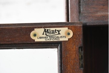 イギリスヴィンテージ　1950年頃　マホガニー材　Minty Limited(ミンティ・リミテッド)　縦にすらりと伸びる端正なフォルムのスタッキングブックケース　(R-090007)