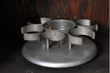 イギリスアンティーク　1930年頃　希少デザイン!!　アールデコ　オーク材　優美なアーチ型フォルムと装飾金具が気品を添えるドリンクキャビネット　(R-090008)