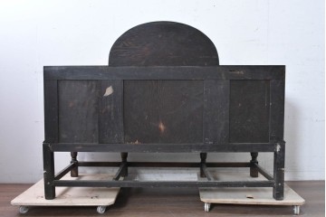 イギリスアンティーク　1930年頃　希少デザイン!!　アールデコ　オーク材　優美なアーチ型フォルムと装飾金具が気品を添えるドリンクキャビネット　(R-090008)