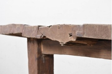 ヨーロッパヴィンテージ　素朴な木味を楽しむプリミティブなテーブル　※天板に反りあり　(R-090010)