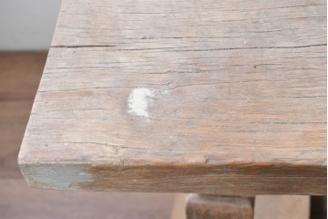 ヨーロッパヴィンテージ　素朴な木味を楽しむプリミティブなテーブル　※天板に反りあり　(R-090010)