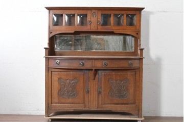 イギリスアンティーク　1900年から1910年頃　オーク材　繊細な木彫り装飾が魅力のミラーバックキャビネット　(R-090016)