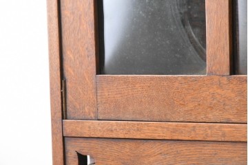 イギリスアンティーク　1900年から1910年頃　オーク材　繊細な木彫り装飾が魅力のミラーバックキャビネット　(R-090016)