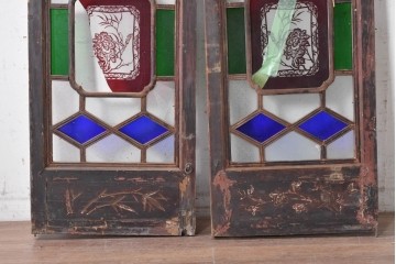 中国アンティーク建具　1920年から1940年頃　青と緑の色ガラスが印象的な両開き窓2枚(1対)セット　(R-090017)