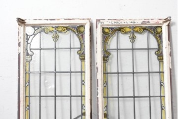 イギリスヴィンテージ建具　1950年頃　アイアンフレーム　エナメル絵付け　クラシカルな意匠を楽しめるステンドグラス入り窓2枚(1対)セット　(R-090018)