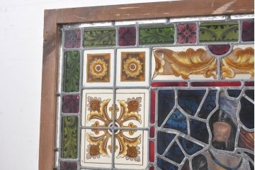 イギリスアンティーク建具　1890年から1910年頃　エナメル絵付け　中世の騎士を描いたステンドグラスのフィックス窓1枚　(R-090022)