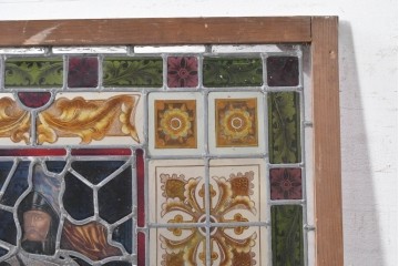 イギリスアンティーク建具　1890年から1910年頃　エナメル絵付け　中世の騎士を描いたステンドグラスのフィックス窓1枚　(R-090022)