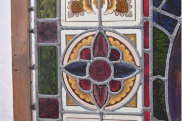 イギリスアンティーク建具　1890年から1910年頃　エナメル絵付け　中世の騎士を描いたステンドグラスのフィックス窓1枚　(R-090022)