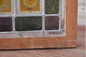 イギリスアンティーク建具　1890年から1910年頃　エナメル絵付け　中世の騎士を描いたステンドグラスのフィックス窓1枚　(R-090022)