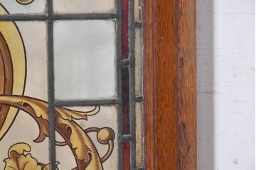 イギリスアンティーク建具　1930年頃　エナメル絵付け　左右対称の植物装飾がクラシカルなステンドグラス入りフィックス窓3枚セット　(R-090023)