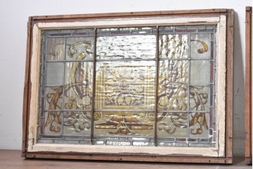 イギリスアンティーク建具　1930年頃　エナメル絵付け　左右対称の植物装飾がクラシカルなステンドグラス入りフィックス窓3枚セット　(R-090023)