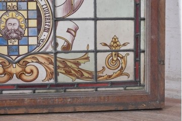 イギリスアンティーク建具　1930年頃　エナメル絵付け　ステンドグラス入り　キリスト教モチーフを思わせる荘厳な意匠のフィックス窓1枚　(R-090024)