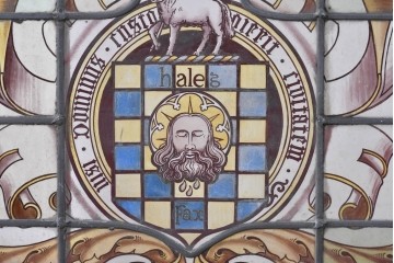 イギリスアンティーク建具　1930年頃　エナメル絵付け　ステンドグラス入り　キリスト教モチーフを思わせる荘厳な意匠のフィックス窓1枚　(R-090024)