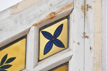 イギリスアンティーク　1930年頃　エナメル絵付け　草花と果実が華やかなステンドグラスのFIX窓2枚セット　(R-090026)