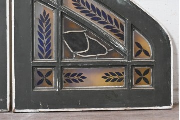 イギリスアンティーク　1930年頃　エナメル絵付け　草花と果実が華やかなステンドグラスのFIX窓2枚セット　(R-090026)