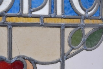 イギリスアンティーク　1920年から1930年頃　「PUBLIC」のレタリングと薔薇が目を引くステンドグラスのFIX窓1枚　(R-090027)
