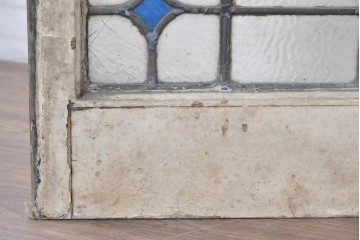 イギリスアンティーク　1920年から1930年頃　「PUBLIC」のレタリングと薔薇が目を引くステンドグラスのFIX窓1枚　(R-090027)