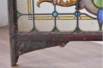 イギリスアンティーク　1920年から1930年頃　エナメル絵付け　シンメトリーな装飾が美しいステンドグラスのFIX窓1枚　(R-090029)