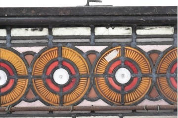 イギリスアンティーク　1900年から1920年頃　繊細な絵付けと色ガラスが魅力的なステンドグラス窓1枚　(R-090030)
