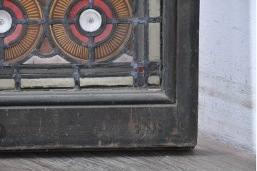 イギリスアンティーク　1900年から1920年頃　繊細な絵付けと色ガラスが魅力的なステンドグラス窓1枚　(R-090031)
