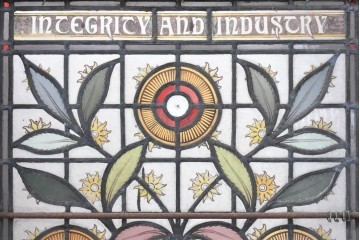 イギリスアンティーク　1900年から1920年頃　繊細な絵付けと色ガラスが魅力的なステンドグラス窓1枚　(R-090031)