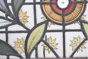 イギリスアンティーク　1900年から1920年頃　繊細な絵付けと色ガラスが魅力的なステンドグラス窓1枚　(R-090031)