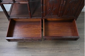 和製ヴィンテージ　花梨材　竹の意匠が風情漂う飾り棚　(R-090033)