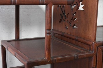 和製ヴィンテージ　花梨材　竹の意匠が風情漂う飾り棚　(R-090033)