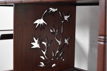 和製ヴィンテージ　花梨材　竹の意匠が風情漂う飾り棚　(R-090033)