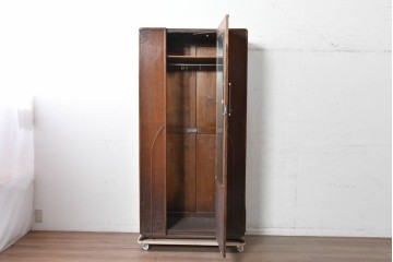 イギリスアンティーク　1930年頃　オーク材　曲線意匠が印象的な薄型ワードローブ　(R-090034)