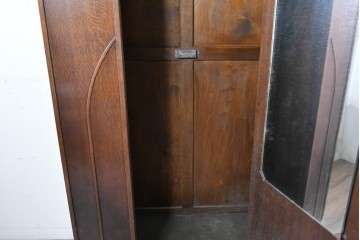 イギリスアンティーク　1930年頃　オーク材　曲線意匠が印象的な薄型ワードローブ　(R-090034)