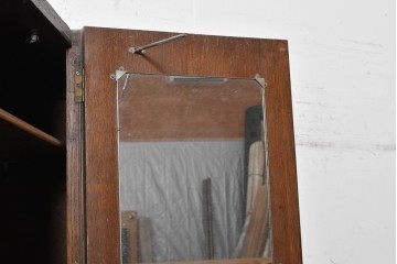 イギリスアンティーク　1930年頃　オーク材　曲線意匠が印象的な薄型ワードローブ　(R-090034)