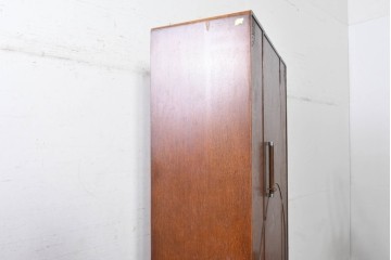 イギリスアンティーク　1930年頃　オーク材　曲線意匠が印象的な薄型ワードローブ　(R-090034)