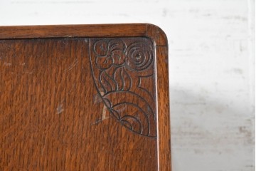 イギリスアンティーク　1930年頃　オーク材　曲線意匠が印象的な薄型ワードローブ　(R-090034)