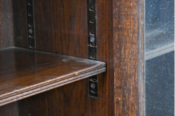 フランスアンティーク　1920年頃　オーク材　クラシカルな佇まいのガラス扉付きブックシェルフ　(R-090035)