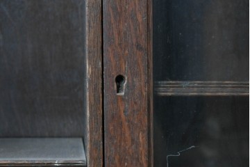 フランスアンティーク　1920年頃　オーク材　クラシカルな佇まいのガラス扉付きブックシェルフ　(R-090035)