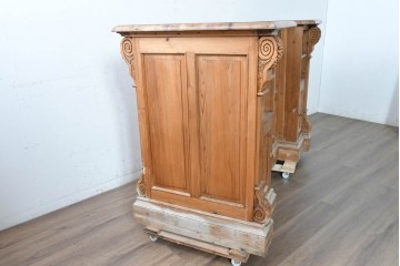 ヨーロッパヴィンテージ　葡萄彫刻と重厚な佇まいが魅力のカウンターキャビネット　(R-090036)