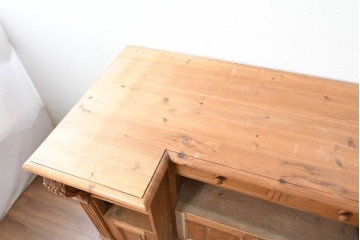 ヨーロッパヴィンテージ　葡萄彫刻と重厚な佇まいが魅力のカウンターキャビネット　(R-090036)