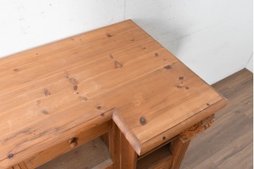 ヨーロッパヴィンテージ　葡萄彫刻と重厚な佇まいが魅力のカウンターキャビネット　(R-090036)
