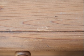 ヨーロッパヴィンテージ　葡萄彫刻と重厚な佇まいが魅力のカウンターキャビネット　(R-090036)