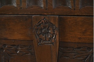 イギリスアンティーク　1940年から1950年頃　オーク材　植物モチーフの彫刻が上品なカウンターテーブル　(R-090037)