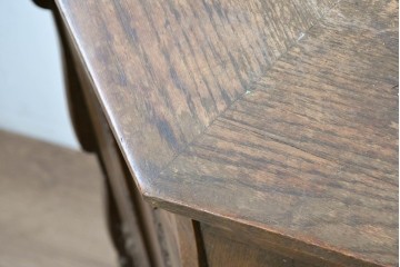 イギリスアンティーク　1940年から1950年頃　オーク材　植物モチーフの彫刻が上品なカウンターテーブル　(R-090037)