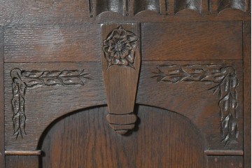 イギリスアンティーク　1940年から1950年頃　オーク材　植物モチーフの彫刻が上品なカウンターテーブル　(R-090037)