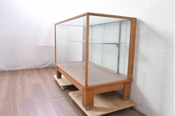 イギリスアンティーク　1940年から1950年頃　SHOPFITTINGS MANCHESTER LTD社　オーク材　端正な佇まいのカウンターショーケース　(R-090039)