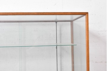 イギリスアンティーク　1940年から1950年頃　SHOPFITTINGS MANCHESTER LTD社　オーク材　端正な佇まいのカウンターショーケース　(R-090039)