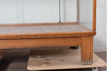 イギリスアンティーク　1940年から1950年頃　SHOPFITTINGS MANCHESTER LTD社　オーク材　端正な佇まいのカウンターショーケース　(R-090039)